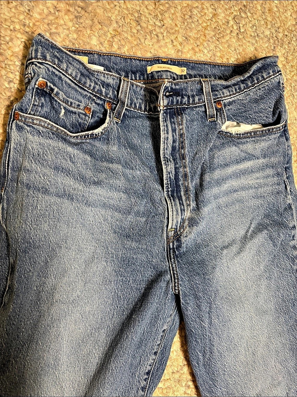 Levi’s Ribcage Bell Jeans 32